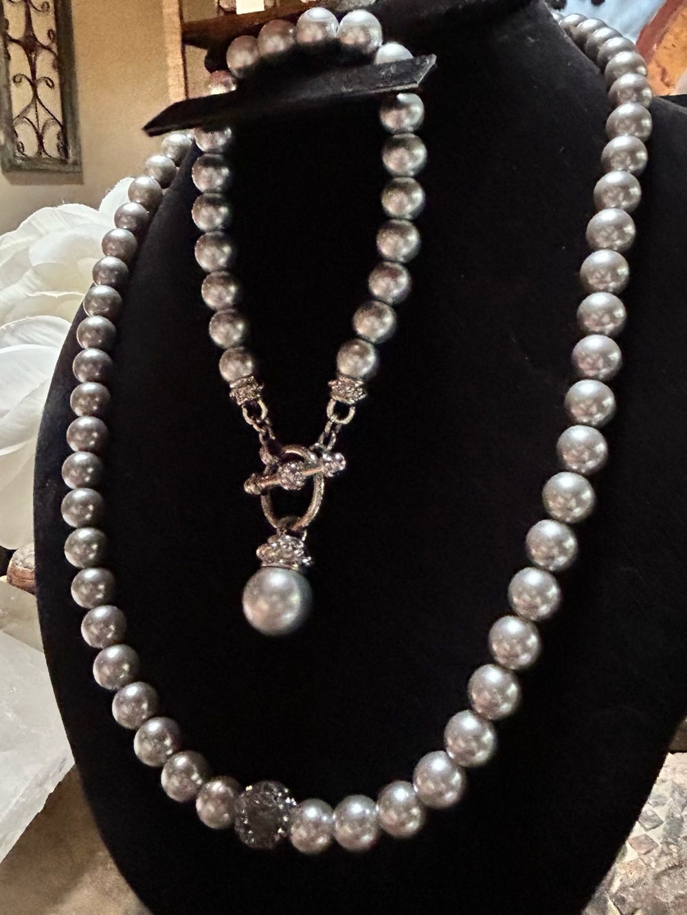 Elegant Silver Pearl Pendant Necklace - Women Jewelry